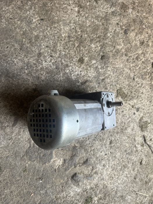 Silnik z przekładnią motoreduktor 100 obrotów 0,045kW 45W