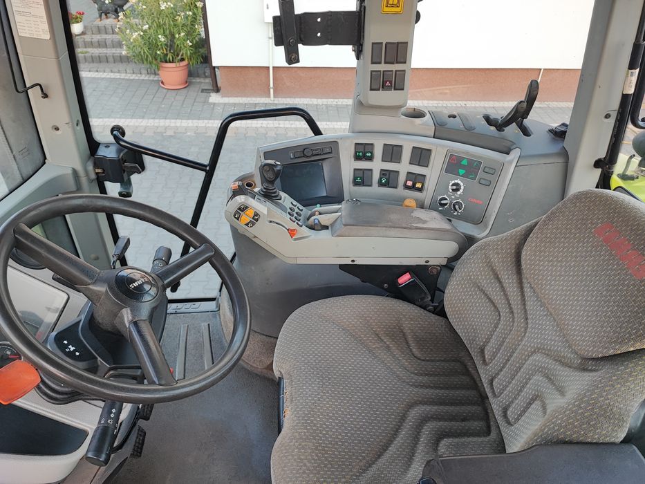 Claas  Axion 820