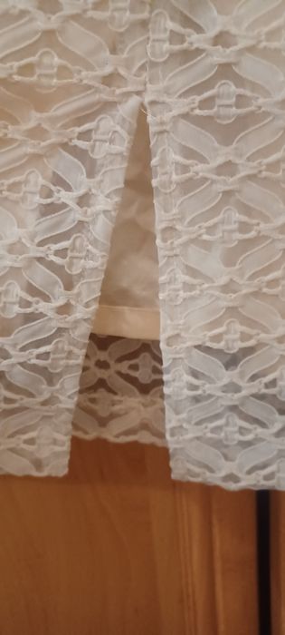 Beżowa sukienka koronkowa