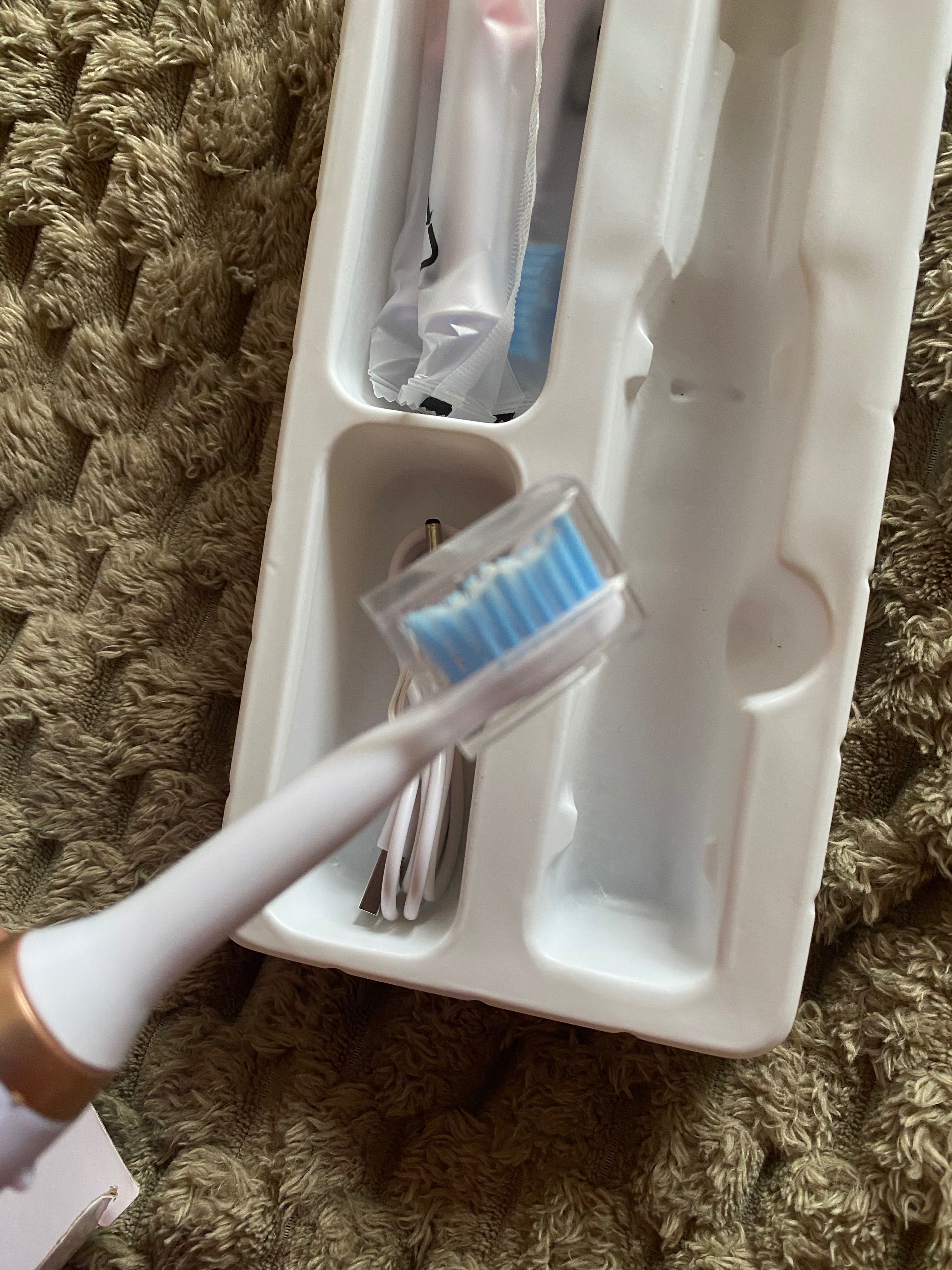 Продам Электрическую зубную щетку Shuke SK601