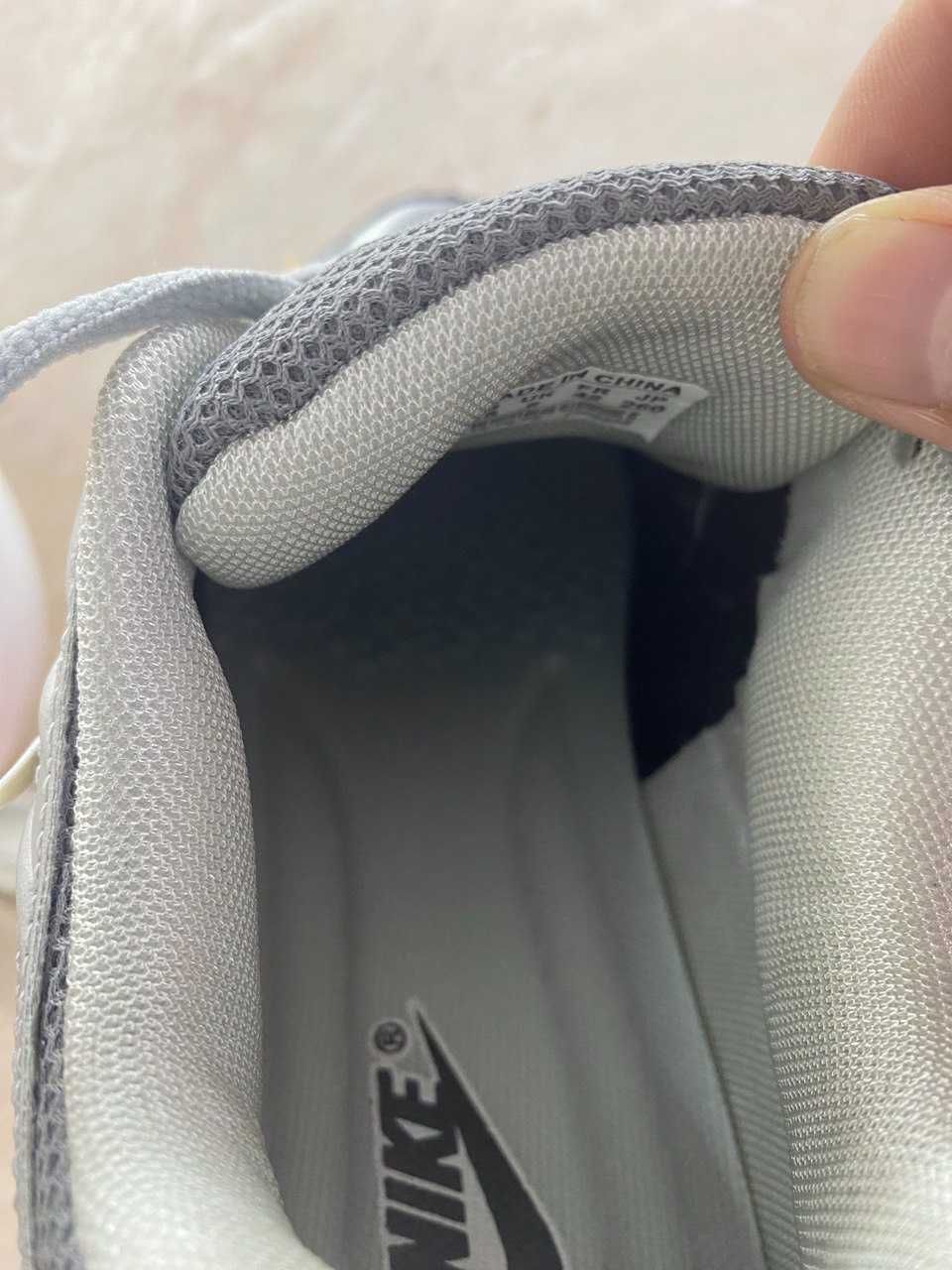 Продам кросівки  нові Nike