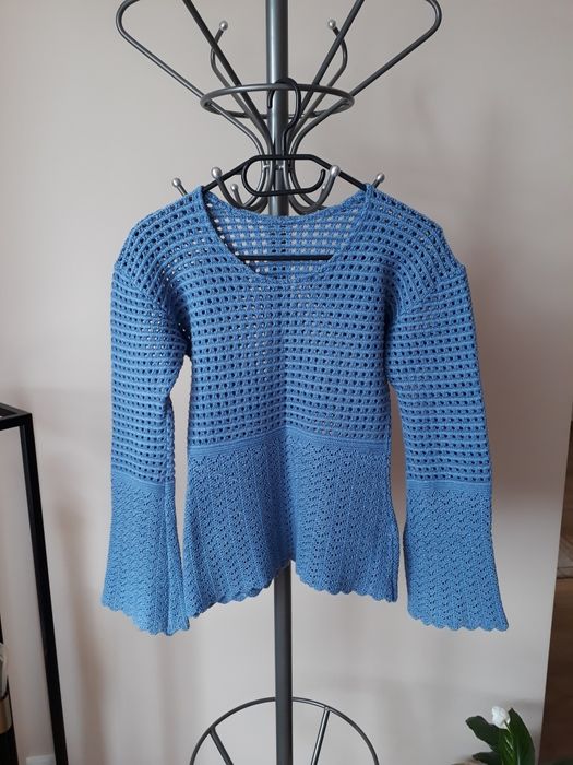 Niebieski ażurowy sweterek z długim rękawem sweter damski S chabrowy
