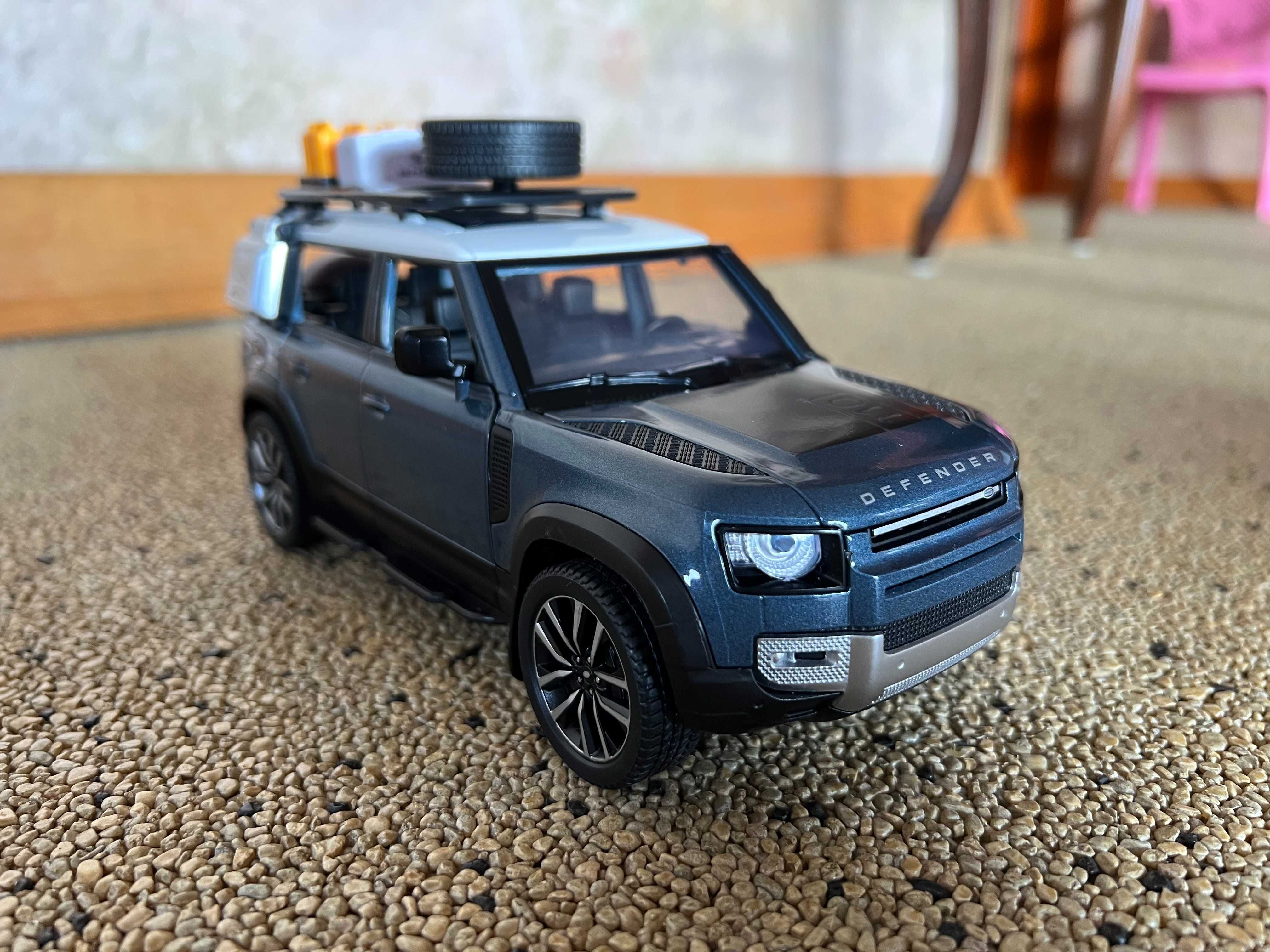 Модель машинки 1/24 - Джип Land Rover Defender металл литьё (игрушка)