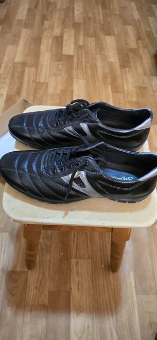 Кроссовки кожаные