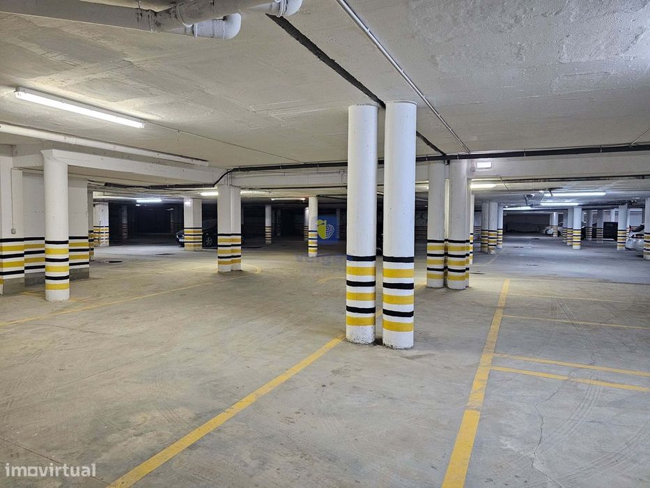 Estacionamento + Arrumo junto à Praça do Município do Bombarral