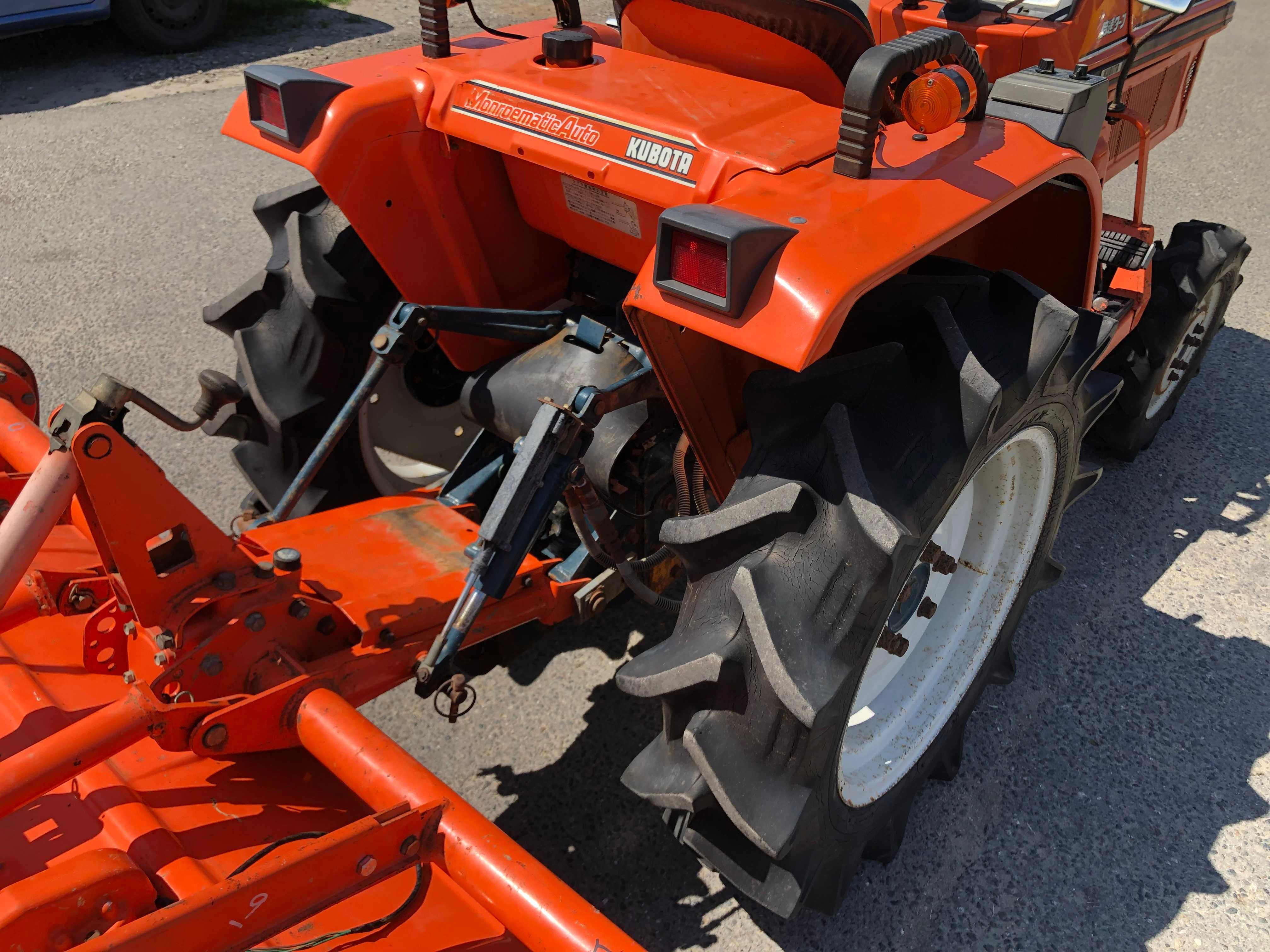 Traktorek Kubota B1-16 16KM z glebogryzarką 4x4