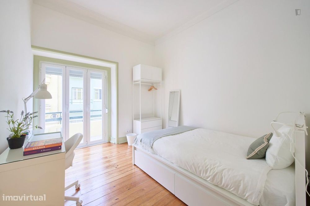 760180 - Quarto com cama de casal, com varanda...