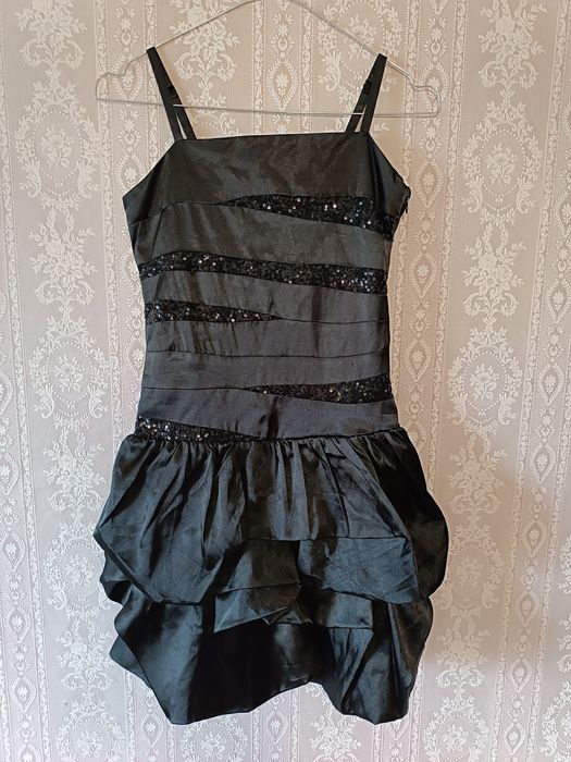 Стильна коктейльна сукня чорного кольору. XS.