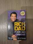Livro pai rico pai pobre versão original em inglês