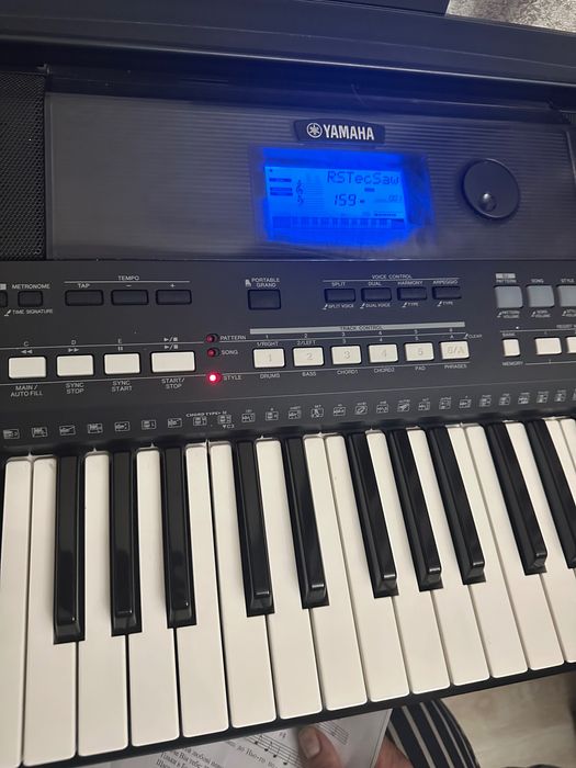 Продам синтезатор Yamaha PSR 433