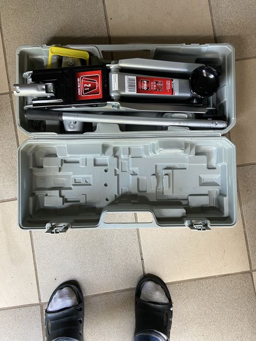 Продам гідравлічний (підкатний) домкрат 385ммHudraulic floor jack 2 t.