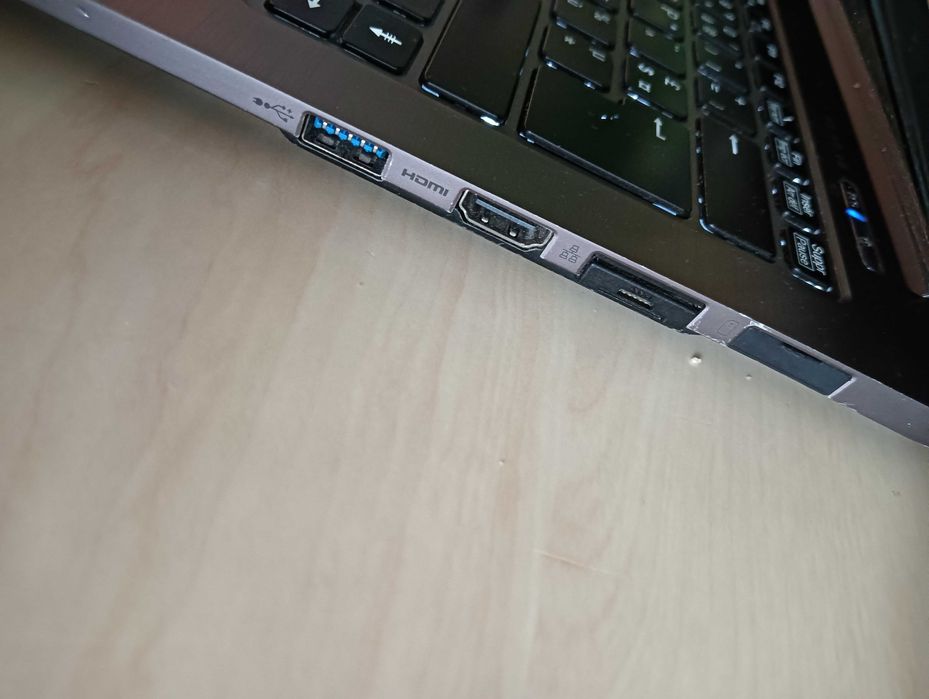 Laptop Fujitsu U904 UHD 14,1' Core I5 10GB RAM dysk SSD128 podśw. klaw