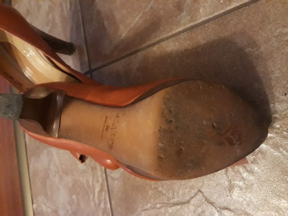 Szpilki pomaranczowe z kokardką