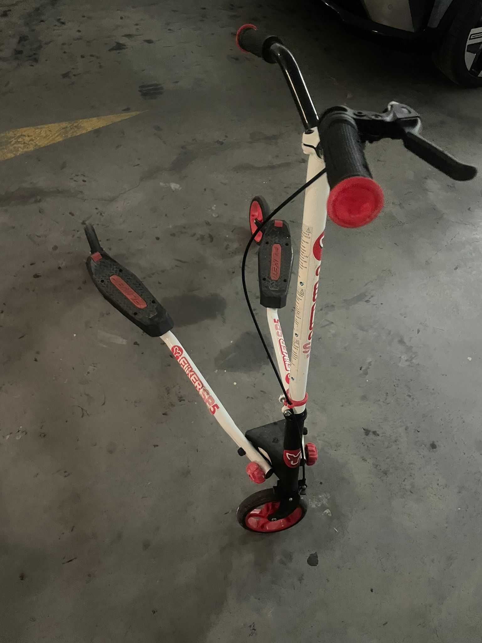 Trotinete em triângulo