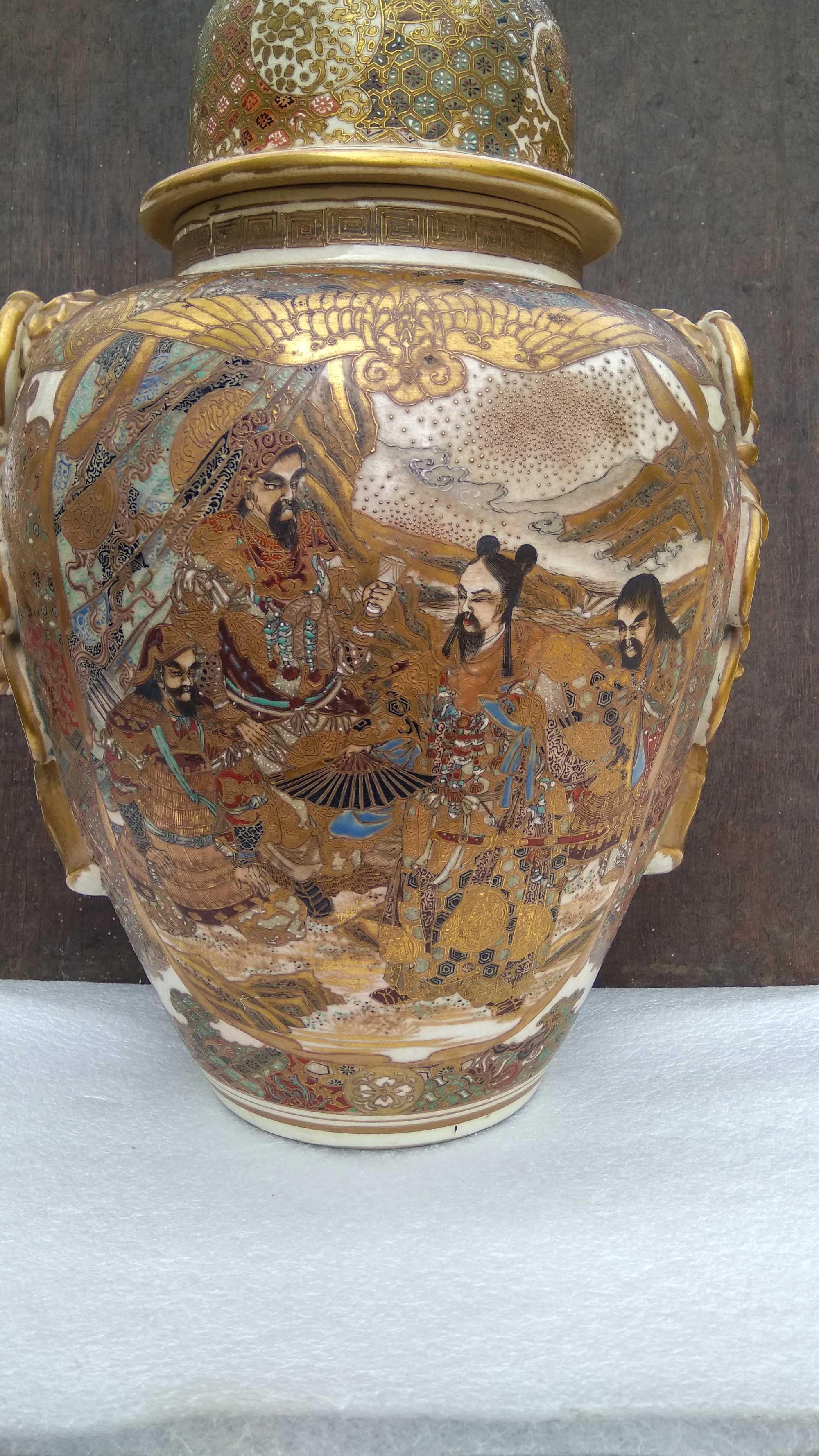 Антикварные большие парные вазы. Японский лев. 19 век.
