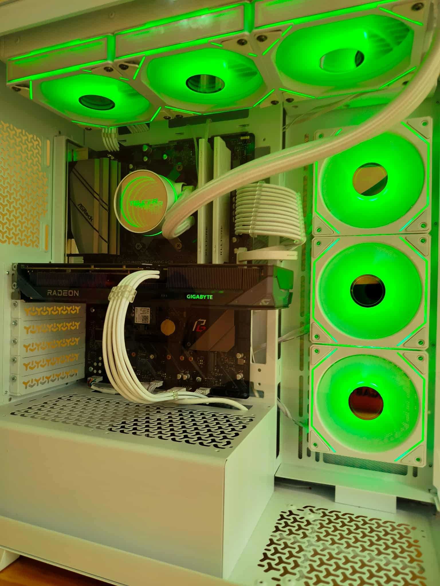 Torre Gaming 9060 XT