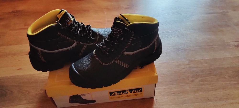 Нове захисне взуття