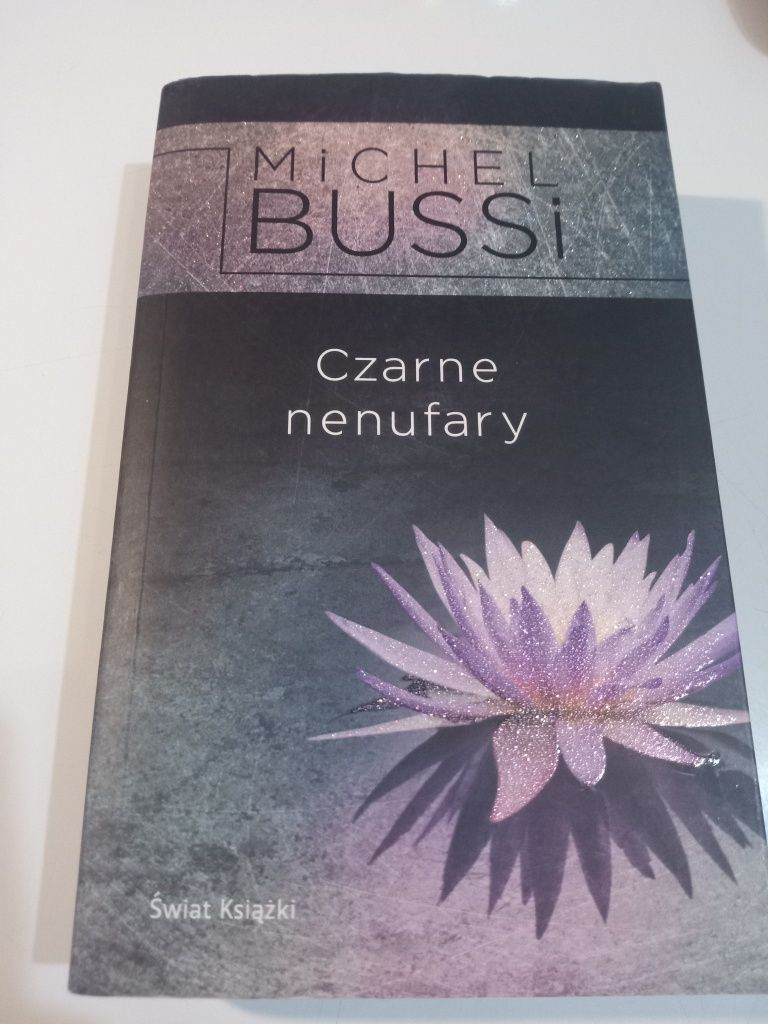 Czarne nenufary - Michel Bussi