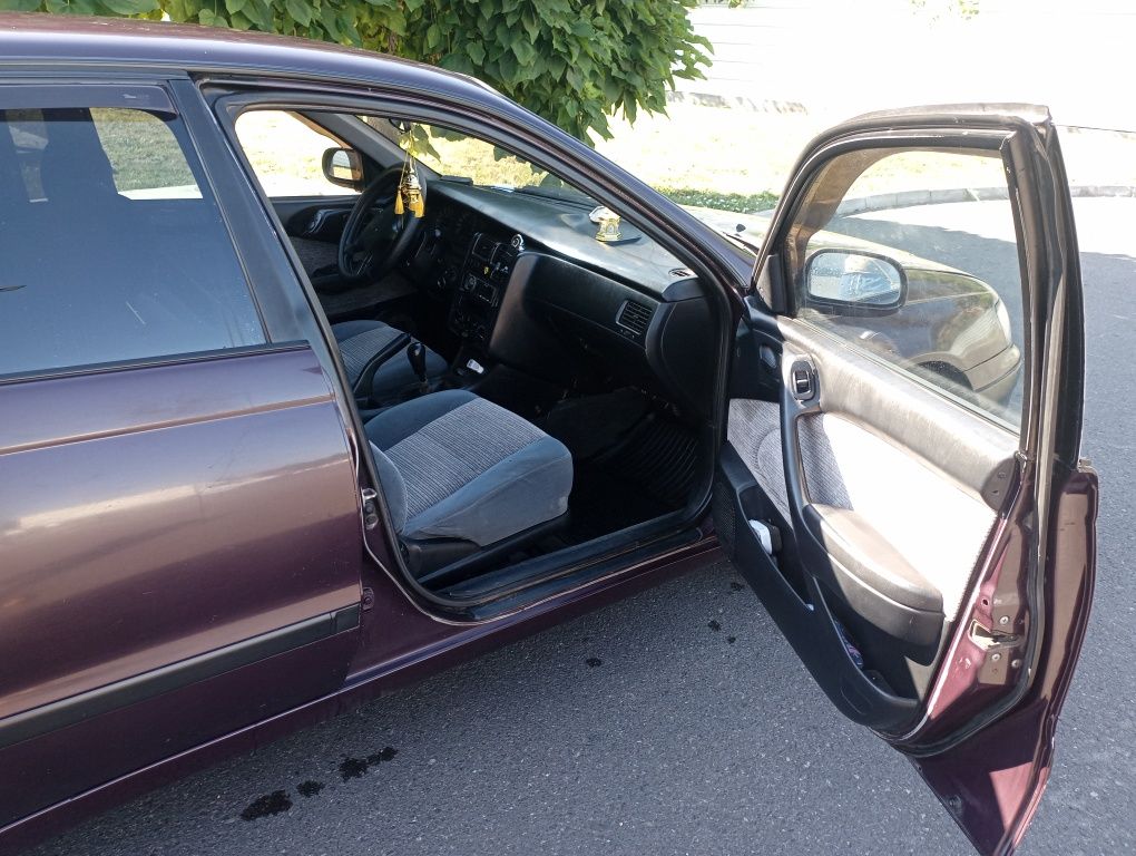 Toyota Carina E 1.6