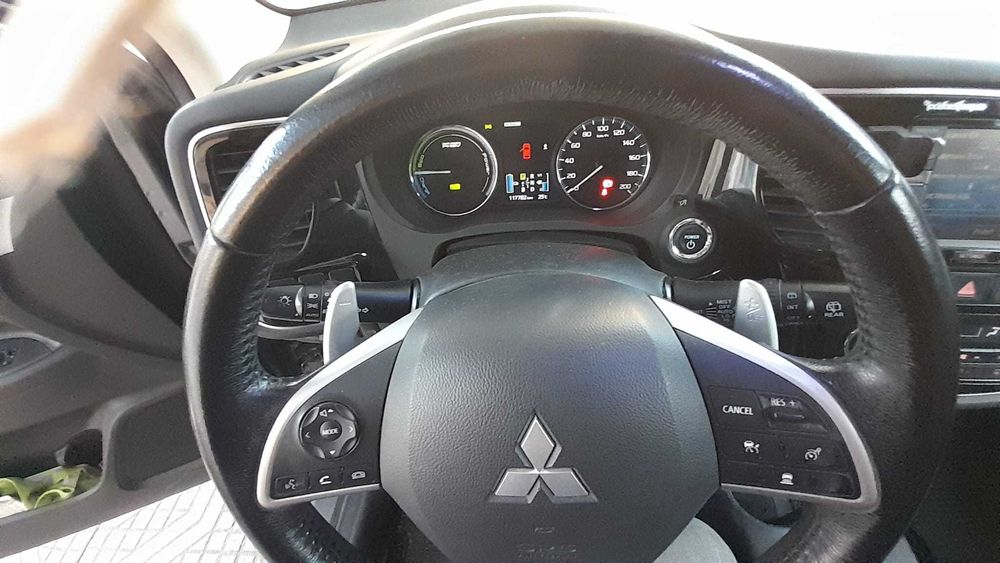 Mitsubishi Outlander P-HEV 2.0 Instyle Navi 4X4, Cx. A., 203 CV