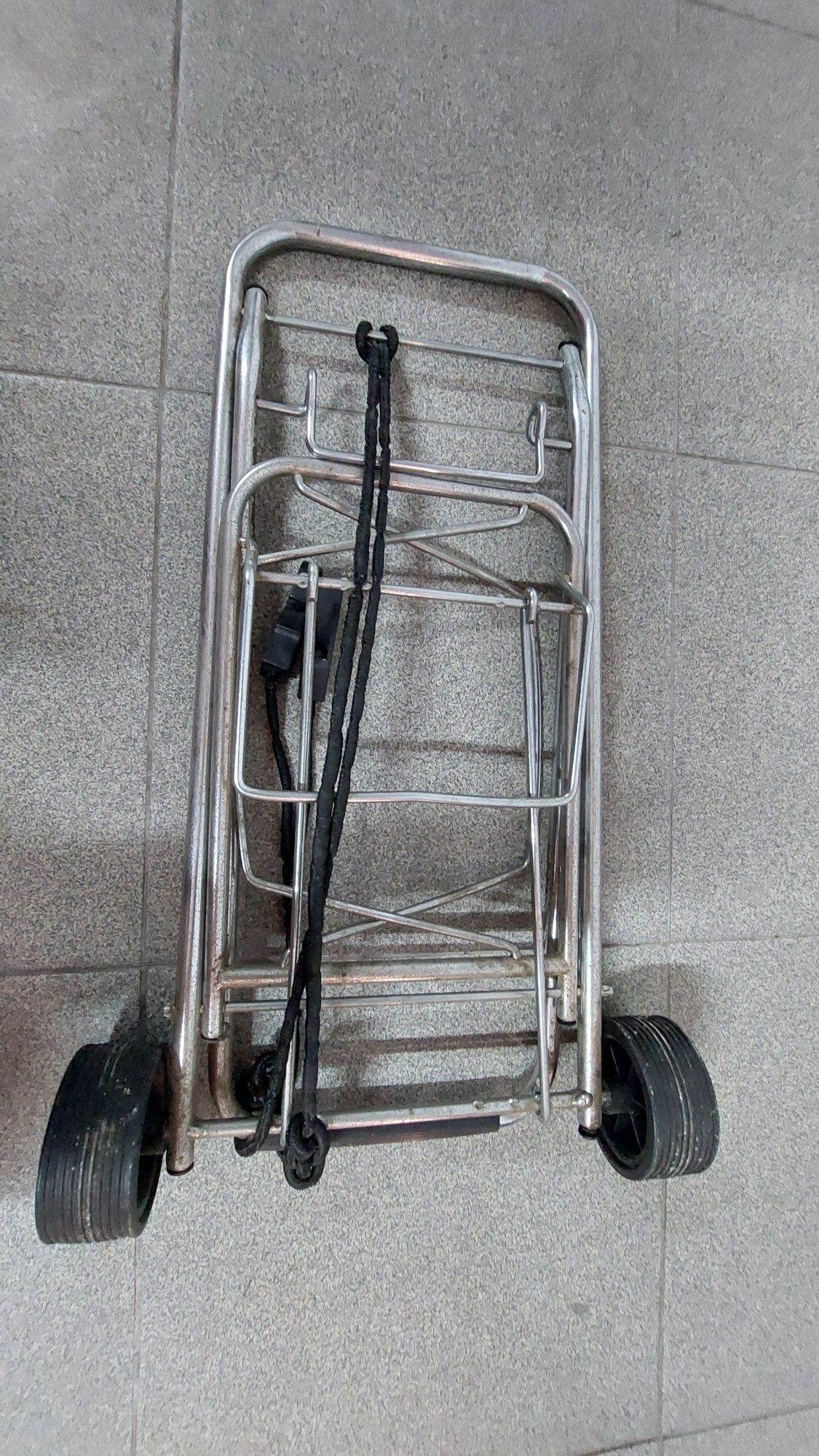 Carrinho de bagagem