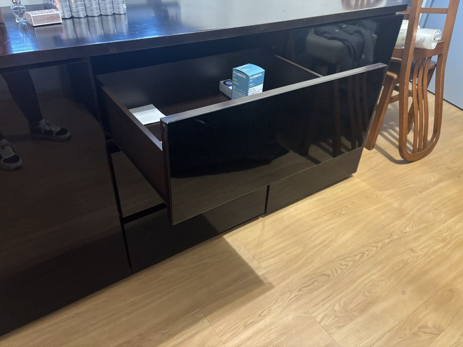 Movel de madeira e portas em vidro , semi novo mas ta como novo