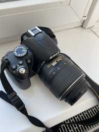 Зеркальный фотоаппарат Nikon D3000 с объективом Nikkor AF-S 18-55mm