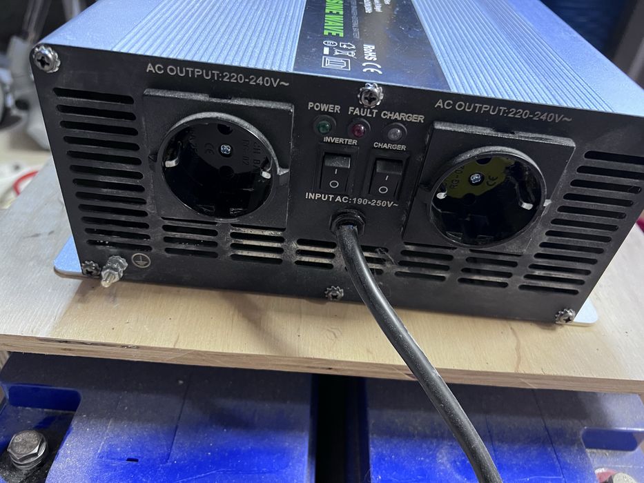 Збірка 3,6 квт/год Інвертор Solartronics 24-220В UPS 1500W + AGM 150AH