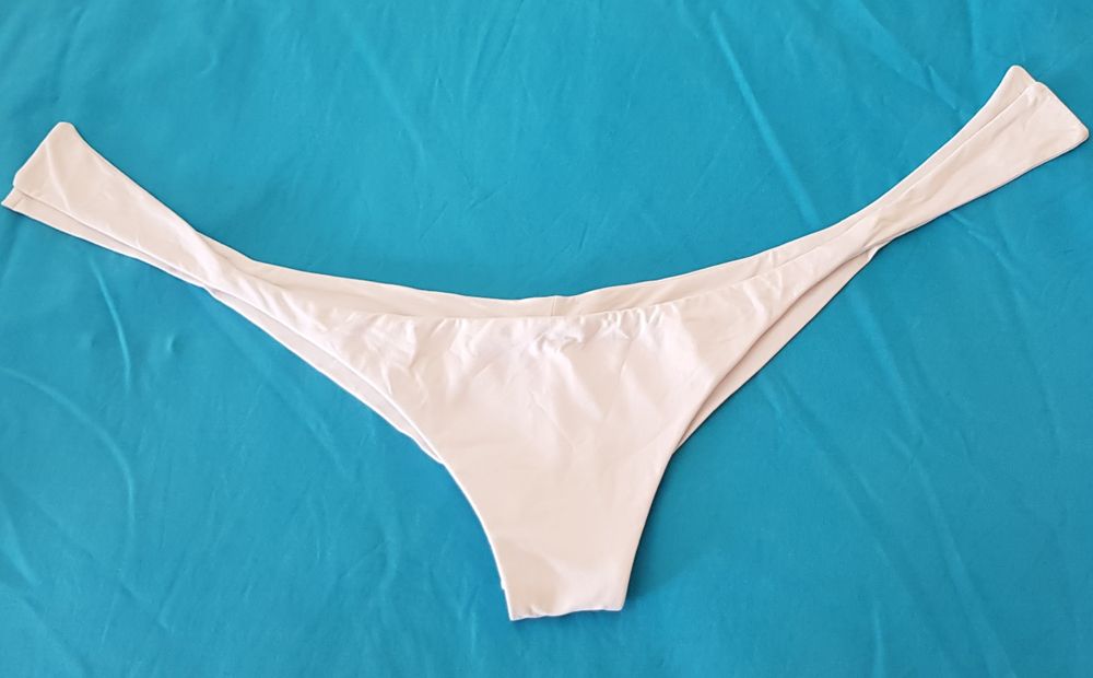 Parte de baixo de biquini branco. Calzedónia. Tamanho S
