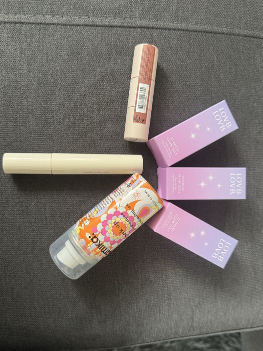 Amika Lovb tint sephora roz blyszczyk suchy szampon