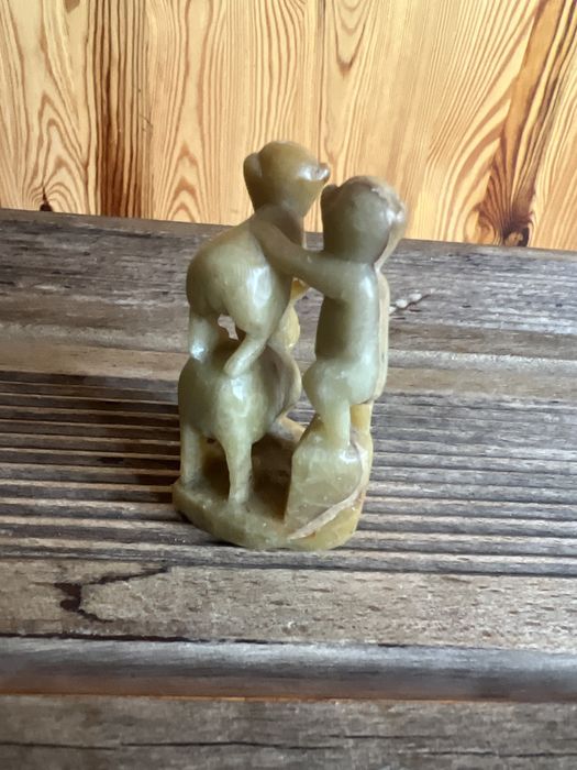 Sprzedam kamienną figurkę małpek SHANGHAI CHINA.