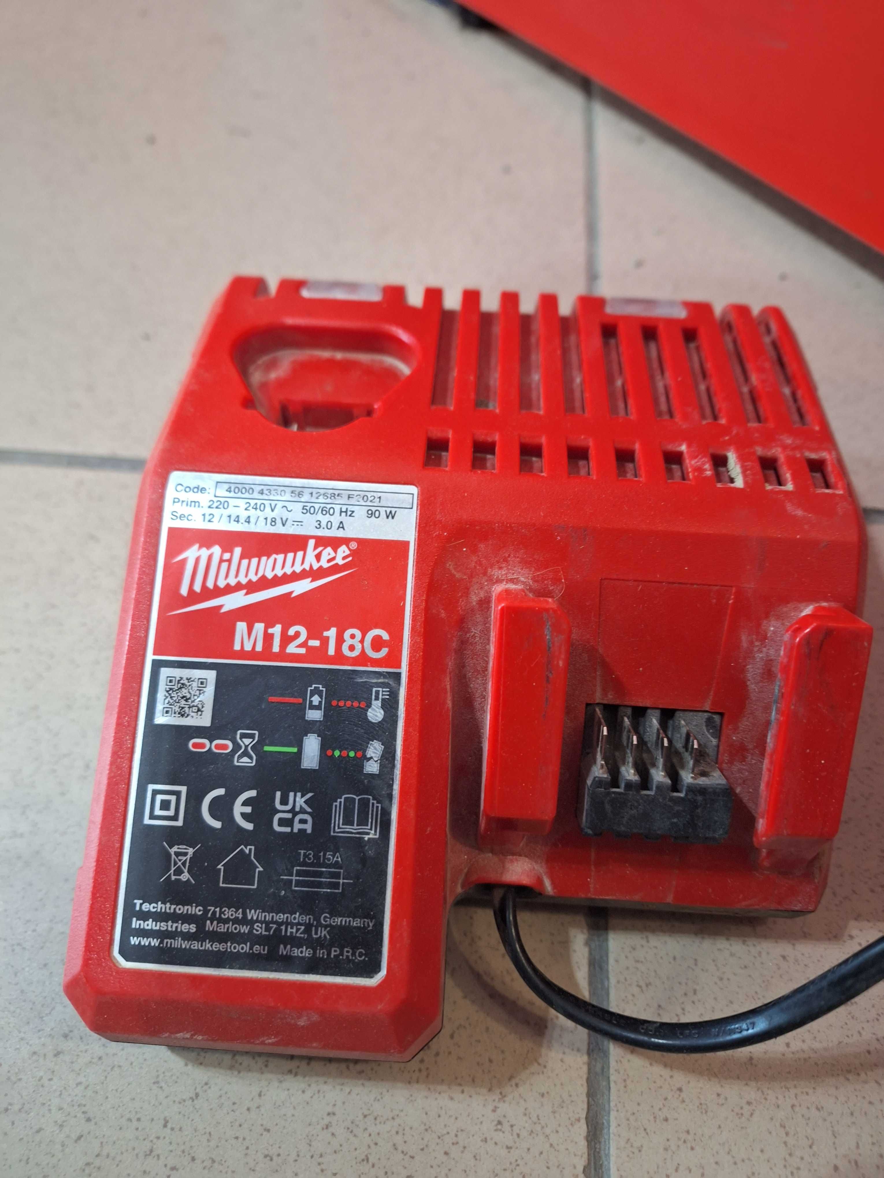 Pilarka Piła tarczowa Milwaukee M18 CCS55 ładowarka aku 5.0Ah torba