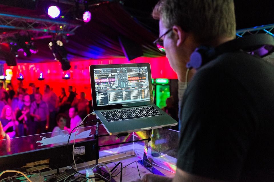 Диджей DJ на свадьбу, дискотека на юбилей, музыка, корпоратив,