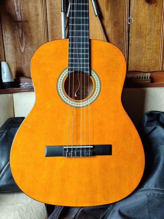 Продам гітару з Європи.