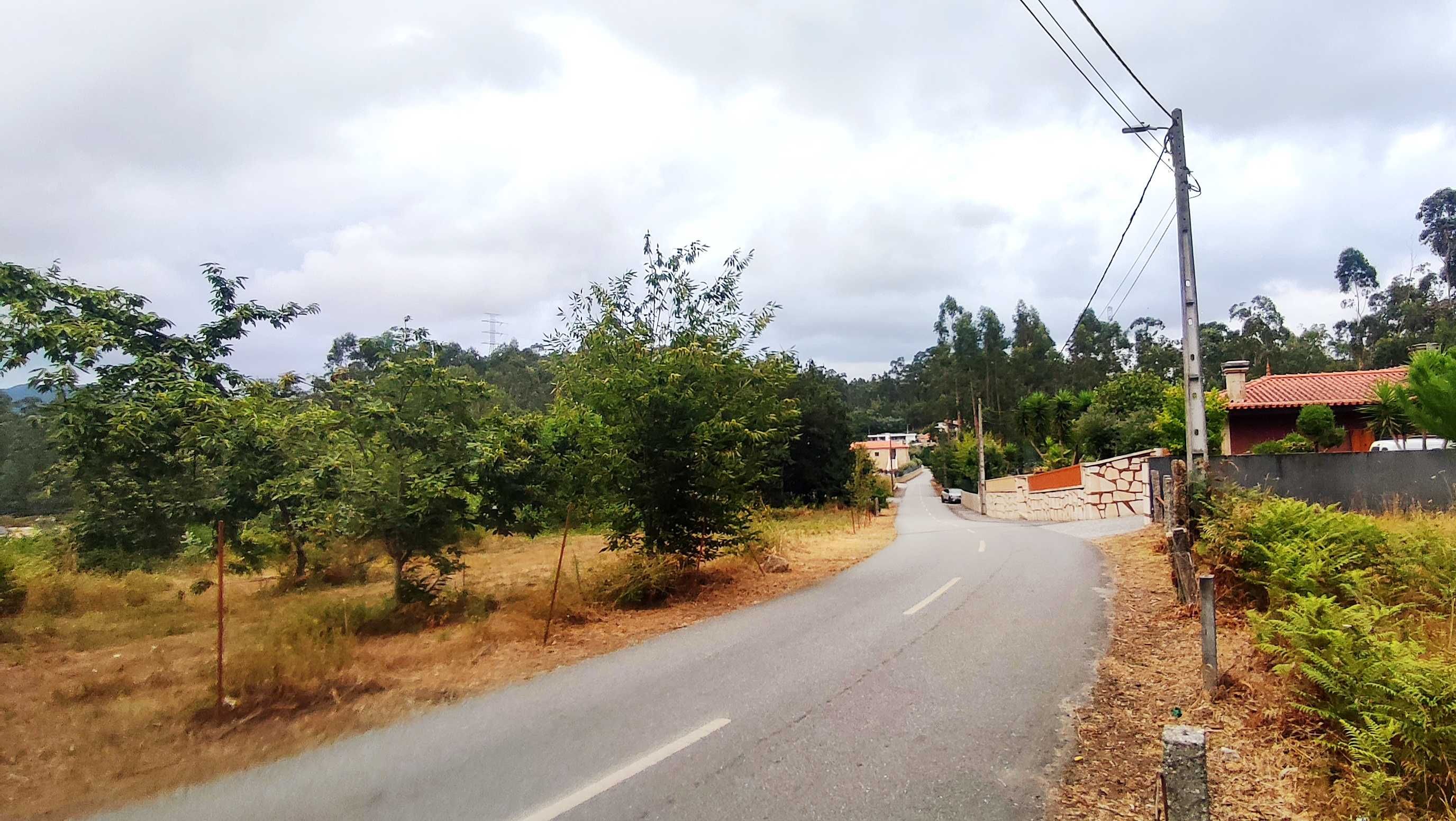 Terreno com 14760m2 dos quais 3350m2 em área construtiva