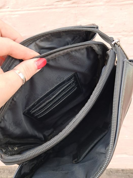 Продам чоловічу шкіряну сумку polo, достатньо вмістка, має 4 великі ки