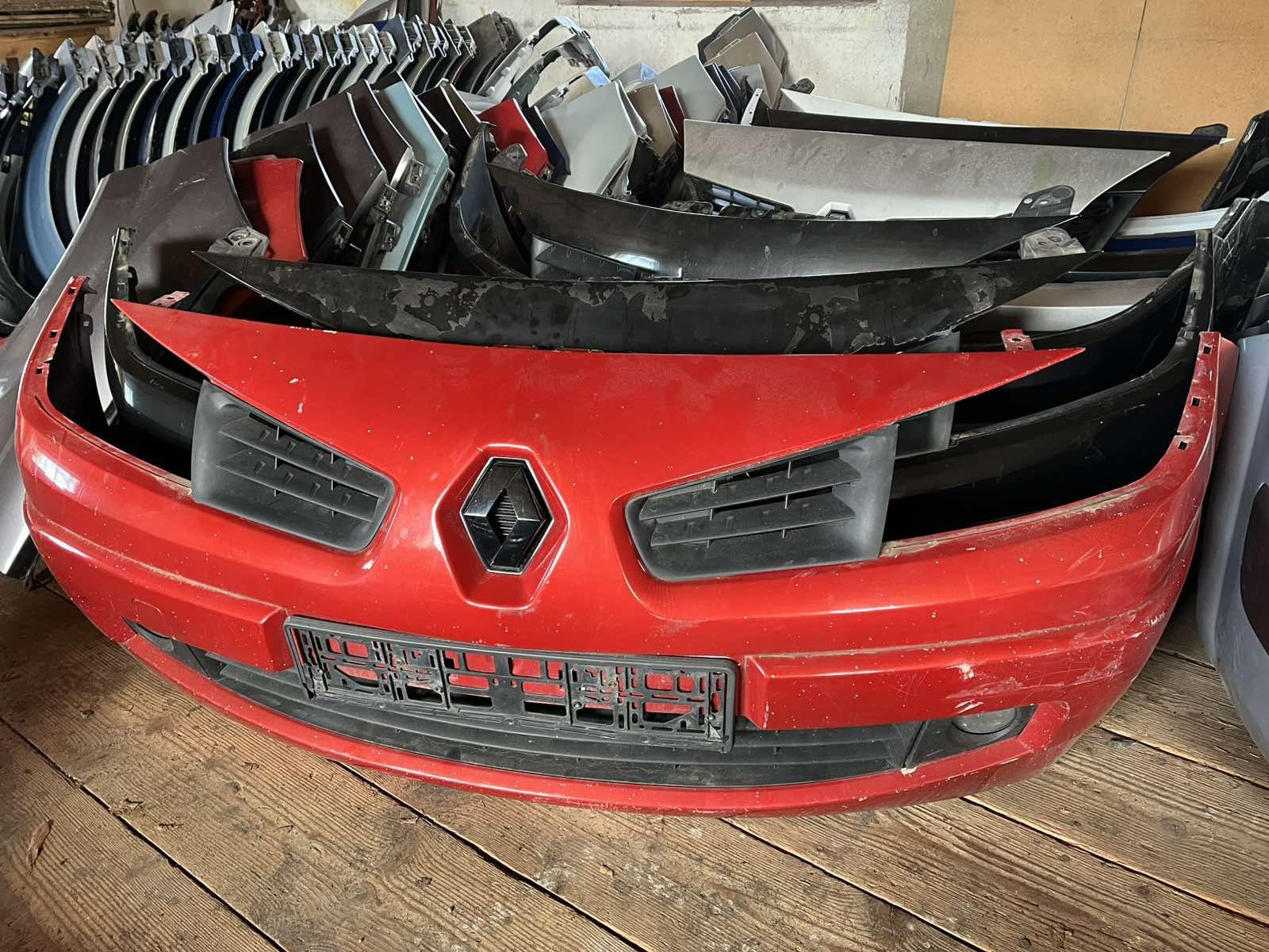 Renault Scenic 2 Megane 2 передній бампер.