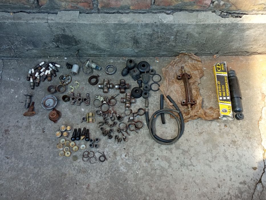 Детали автомобиля разные журнали