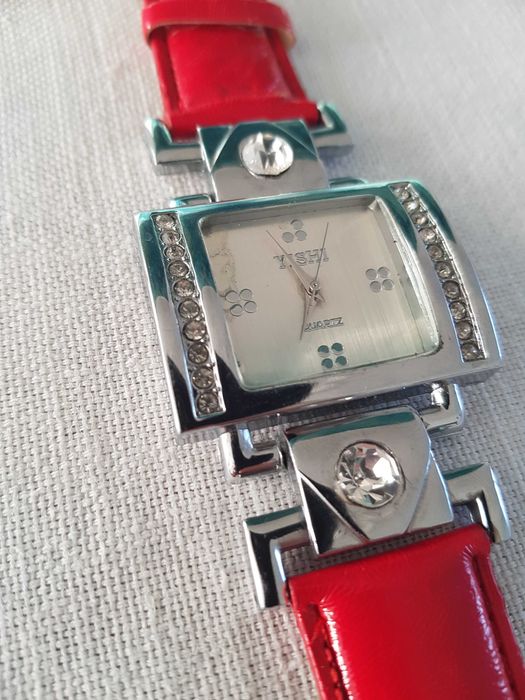 Zegarek damski nareczny YISHI Quartz z czerwonym paskiem nowa bateria