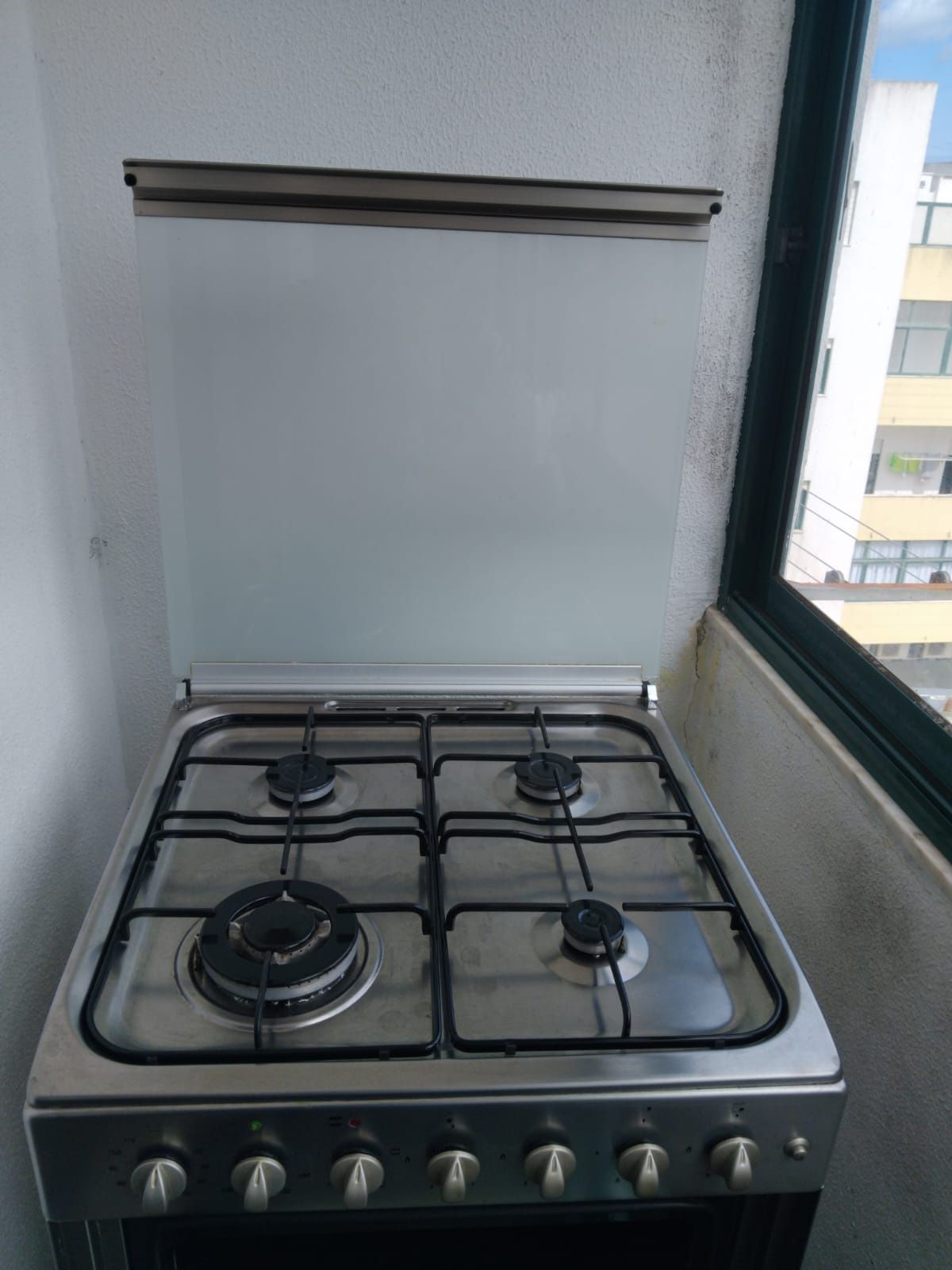 Fogão, a gás,  com forno acoplado