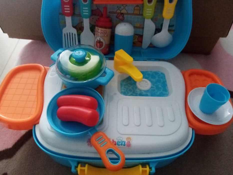 Дитяча кухня майже нова