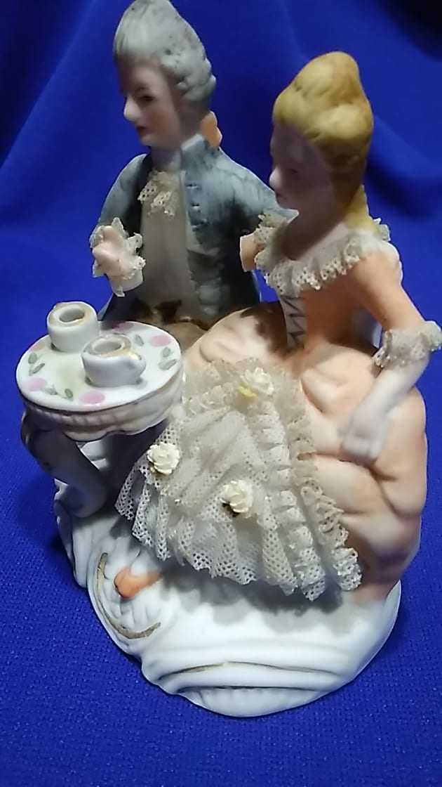 Figurka porcelana para przy kawie