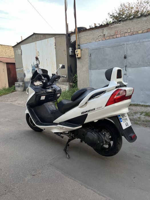 Макси скутер Suzuki Skywave 250сс