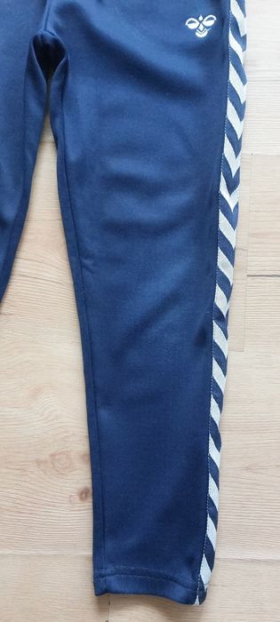 Spodnie sportowe dresowe 134 hummel granatowe