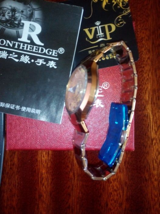 Класичний, кварцовий, чоловічий наручний годинник ONTHEEDGE GOLD