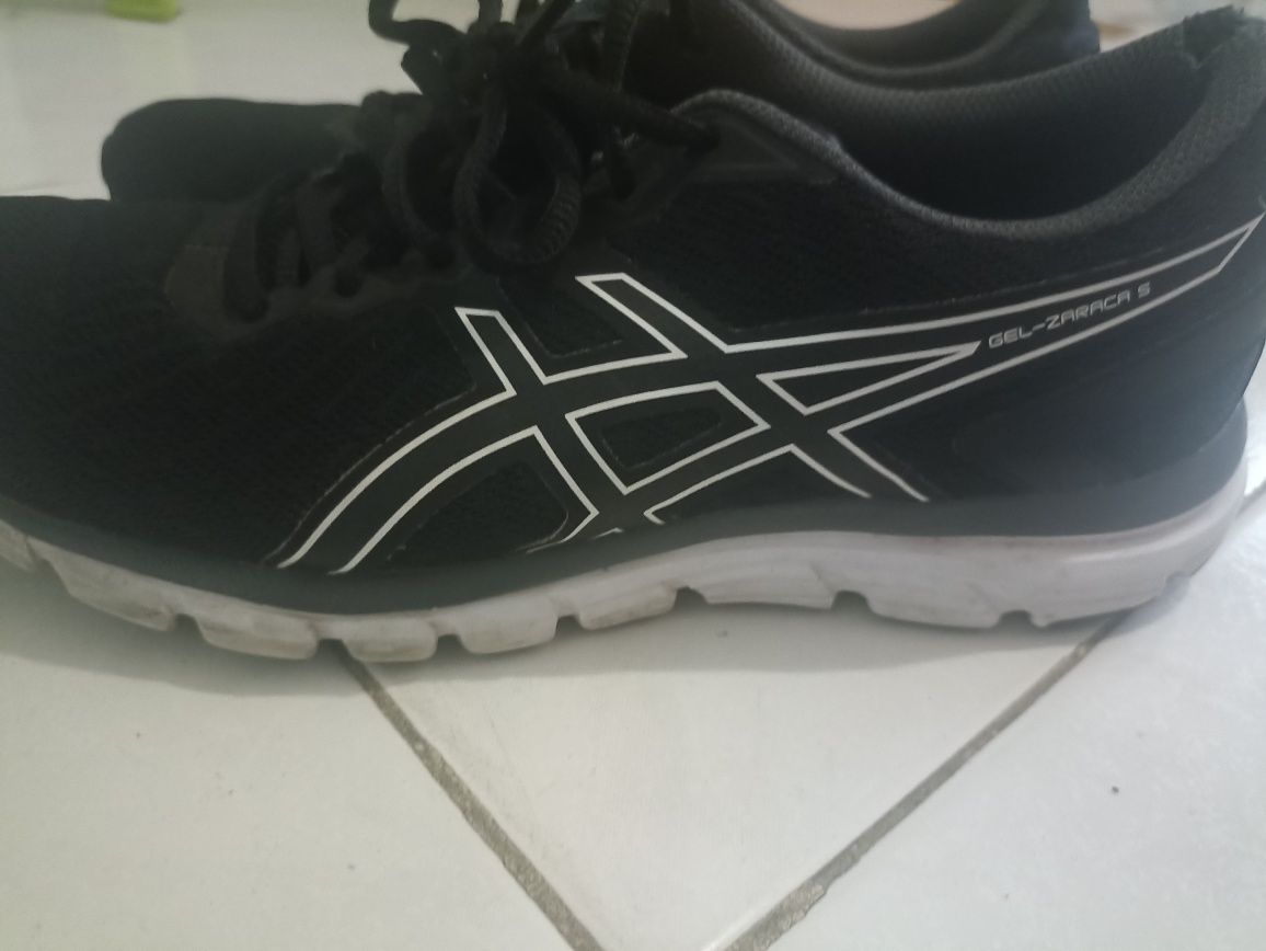 Tênis ASICS Pretos