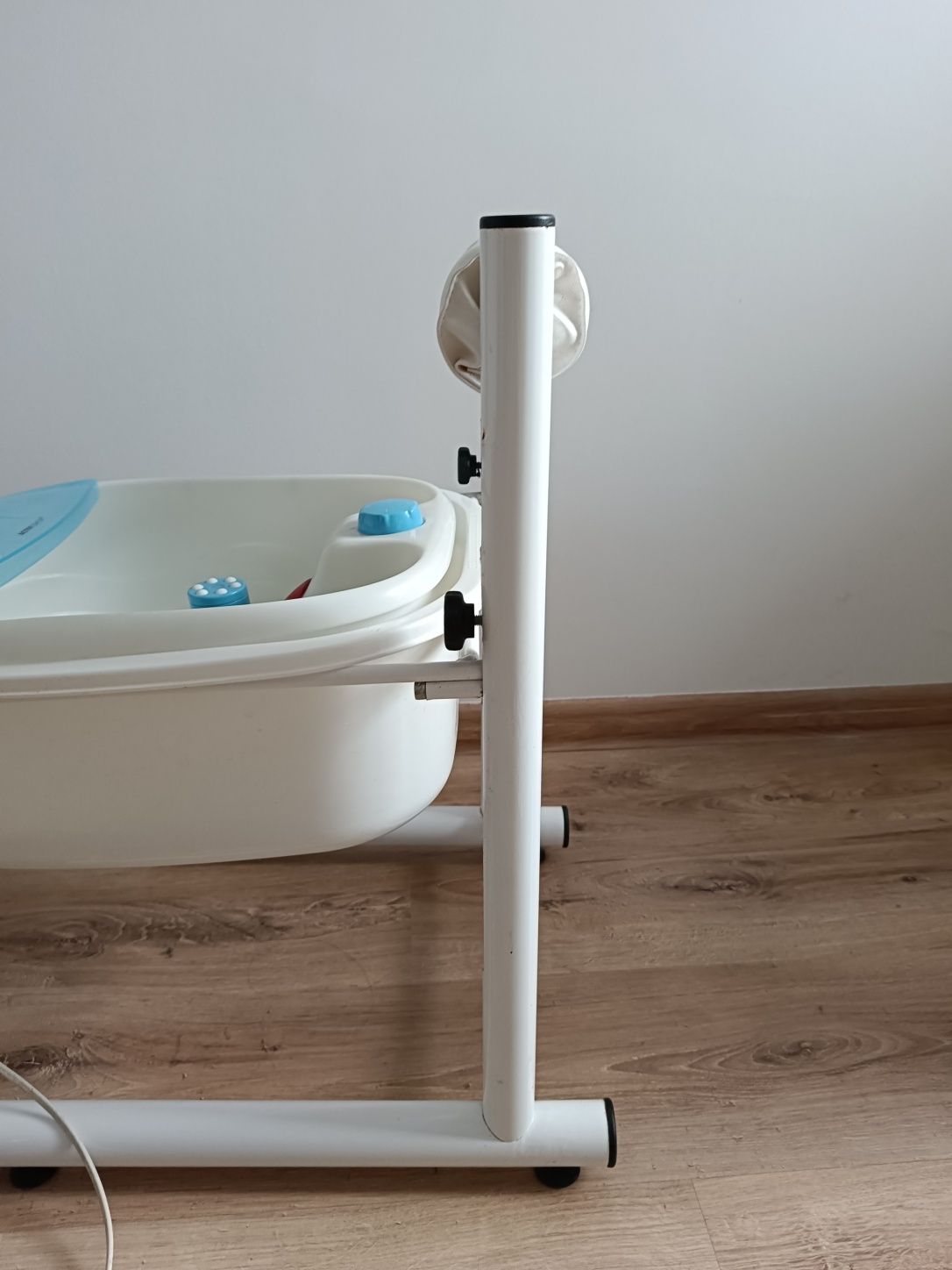 Zestaw do pedicure brodzik z podnóżkiem i miską z hydromasażem