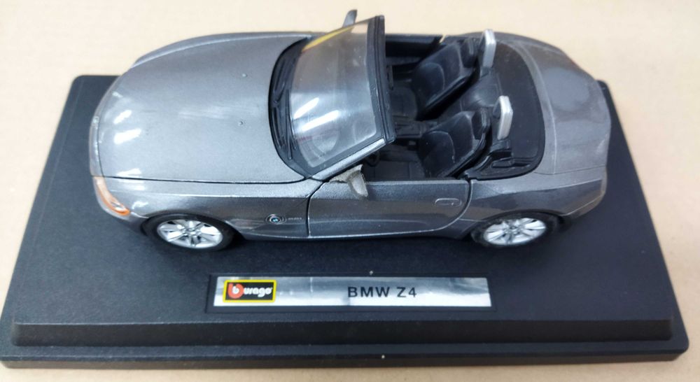 Miniaturas Burago. Escala 1/24