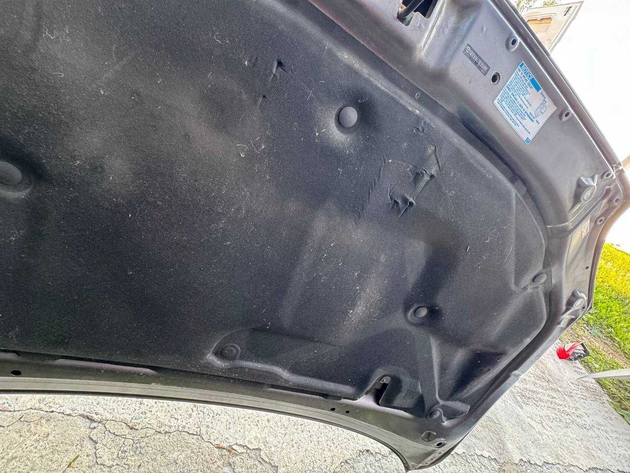 Капот до Toyota Avensis 2003-2008