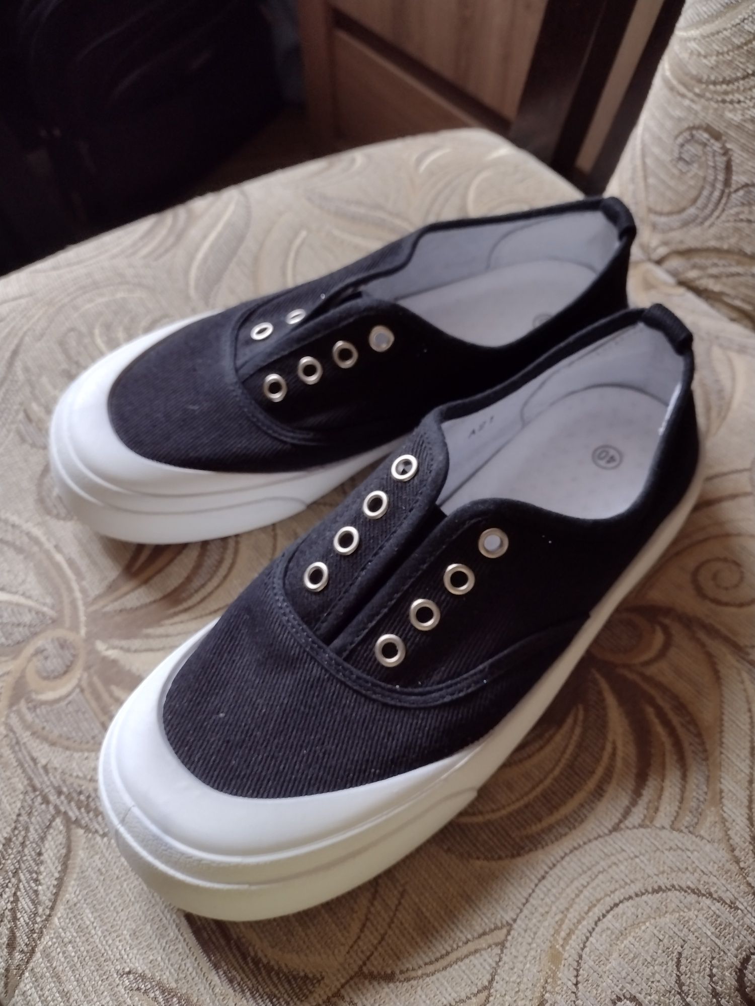 Buty trampki wsuwane rozmiar 40